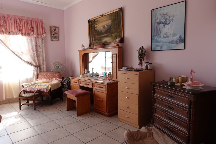 5 Bedroom Property for Sale in Fraaiuitsig Western Cape